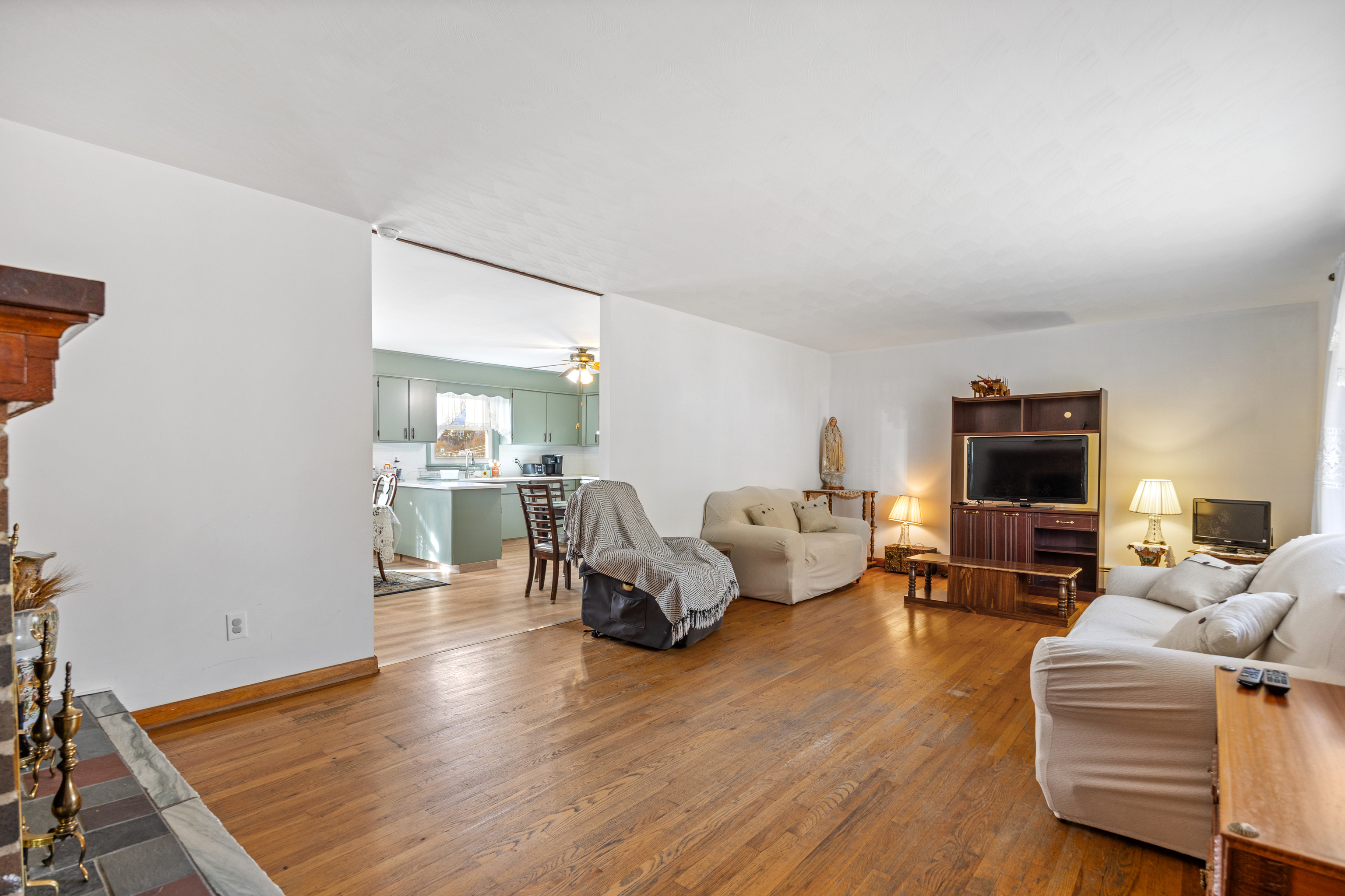 3 Maple, Naugatuck, 06770, 2 Bedrooms Bedrooms, 0 ,2 BathroomsBathrooms,Single Family For Sale,For Sale,Maple,0,24138838