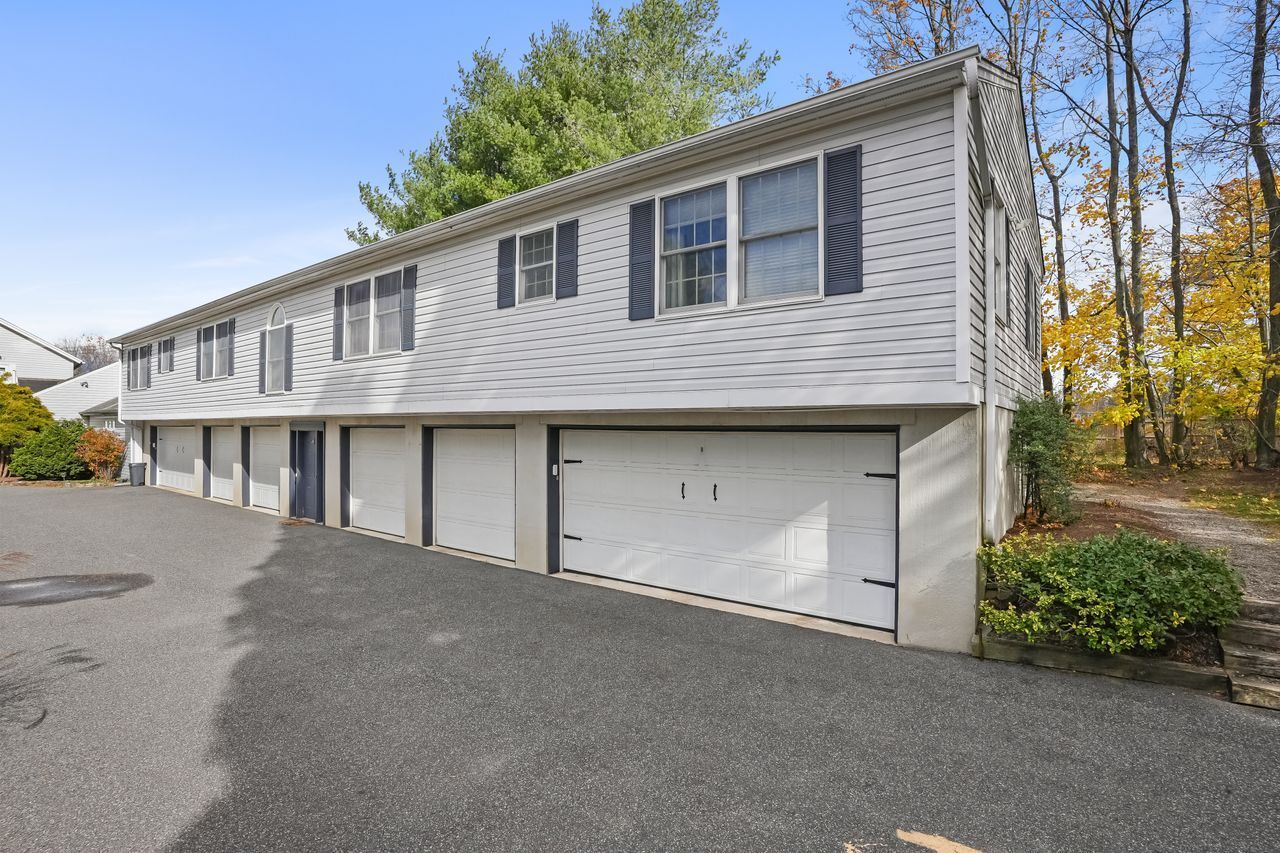Homes for sale in Danbury, CT | 96 Franklin St #APT B, Danbury, CT 06810 | MLS# 24138471