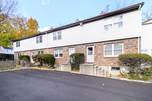 Homes for sale in Stamford, CT | 209 Seaside Ave #APT 2, Stamford, CT 06902 | MLS# 24127047