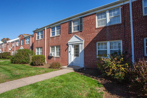 Homes for sale in West Hartford, CT | 1006a Trout Brook Dr #1006A, West Hartford, CT 06119 | MLS# 24134637