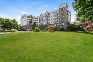 Homes for sale in Greenwich, CT | 47 Lafayette Pl #APT 6J, Greenwich, CT 06830 | MLS# 24138948