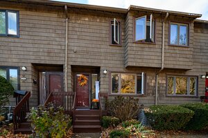 Homes for sale in Hamden, CT | 37 Towne House Rd #37, Hamden, CT 06514 | MLS# 24135658