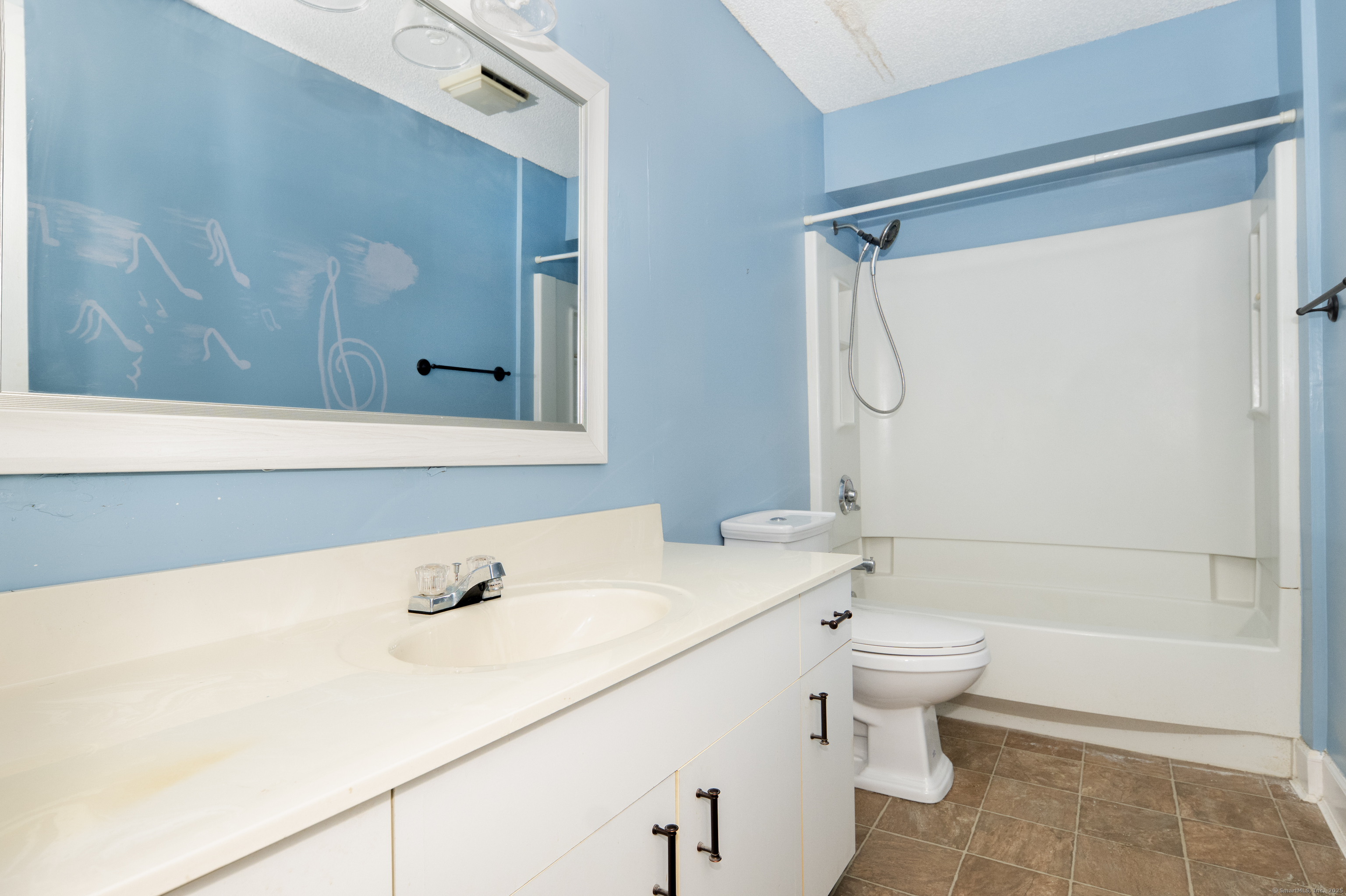 Homes for sale in East Haven, CT | 75 Redwood Dr #609, East Haven, CT 06513 | MLS# 24139158