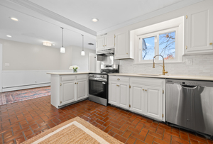 Homes for sale in West Hartford, CT | 11 Rye Ridge Pkwy, West Hartford, CT 06117 | MLS# 24117857