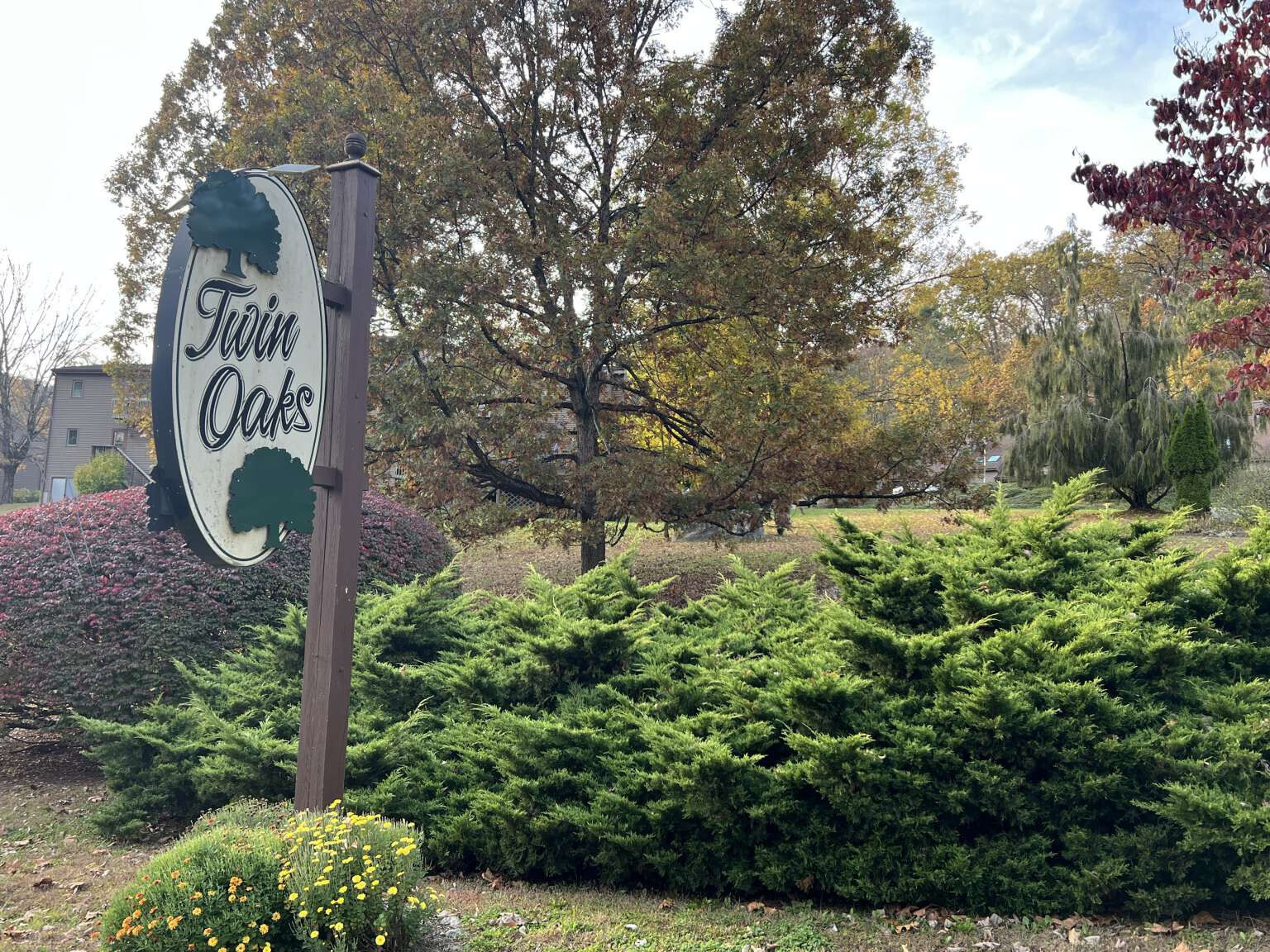 Photo 3 of 2 Twin Oaks , New Milford, CT