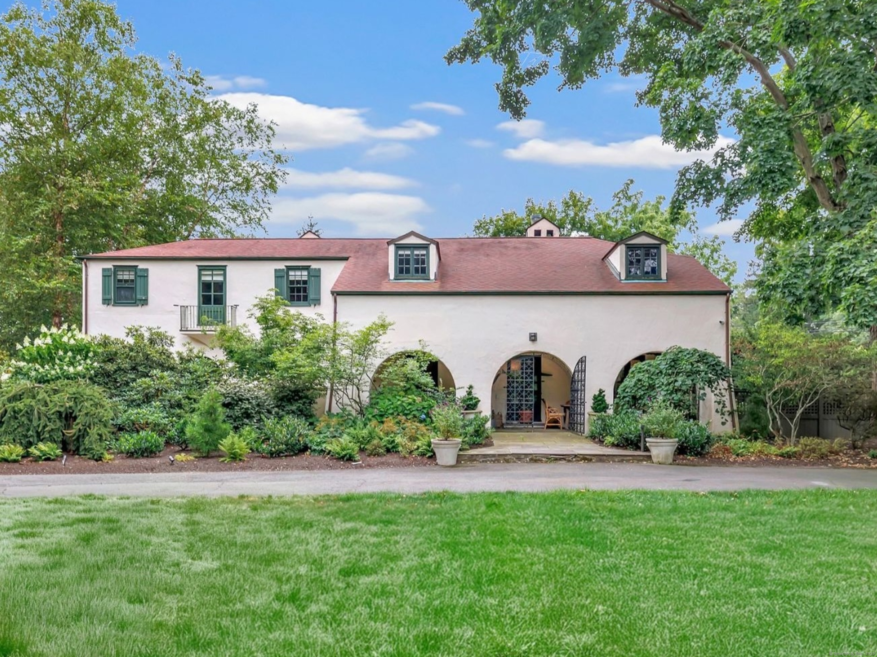 Homes for sale in Westport, CT | 61 Clapboard Hill Rd, Westport, CT 06880 | MLS# 24139588