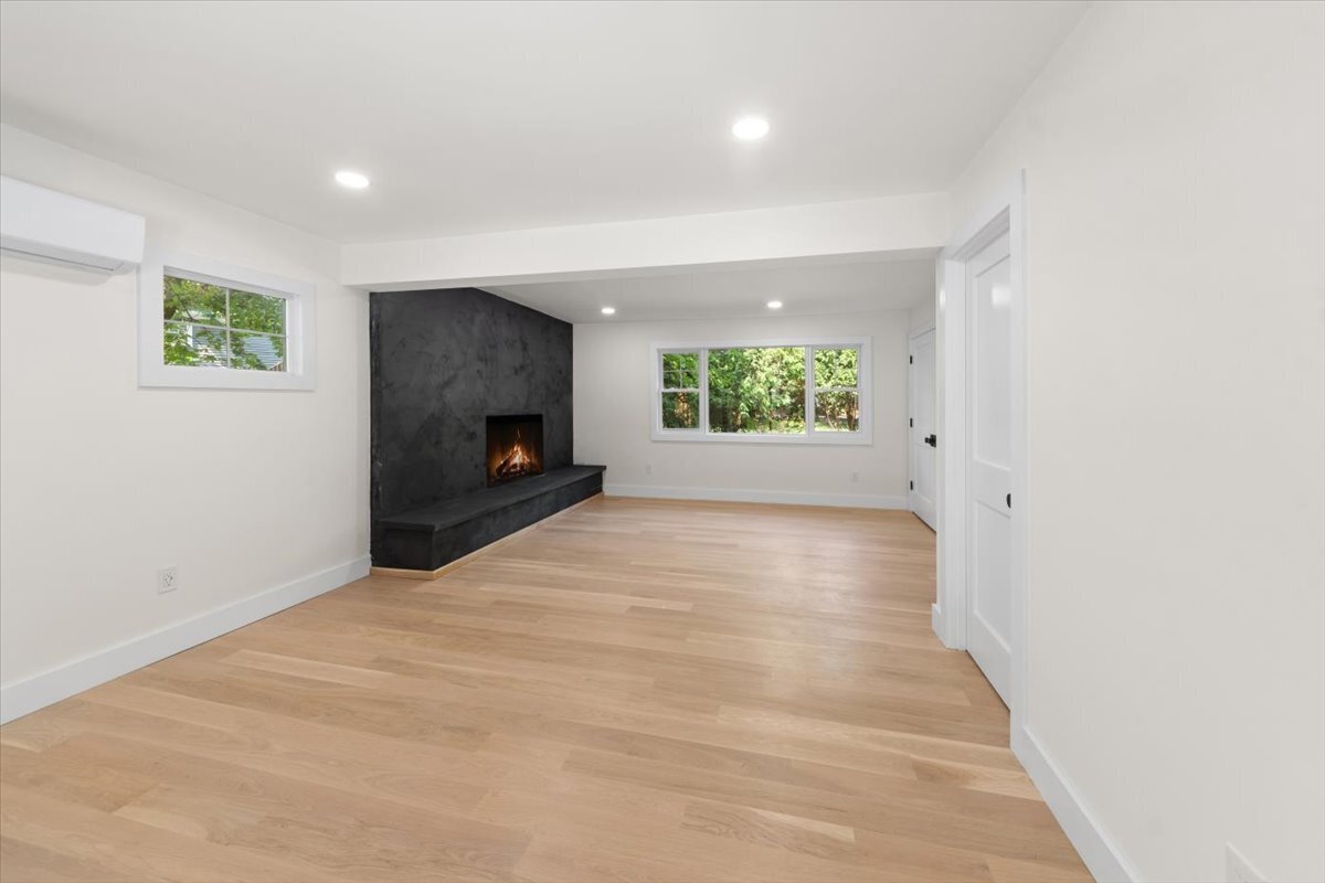 Homes for sale in Fairfield, CT | 115 Mayfair Rd, Fairfield, CT 06824 | MLS# 24139603