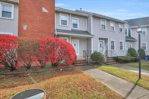 Homes for sale in Southington, CT | 220 W Main St #APT 2E, Southington, CT 06479 | MLS# 24139410