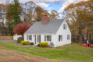 Homes for sale in Avon, CT | 486 Deercliff Rd, Avon, CT 06001 | MLS# 24139460