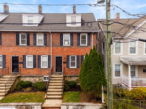 25 Brown Avenue, Unit 25