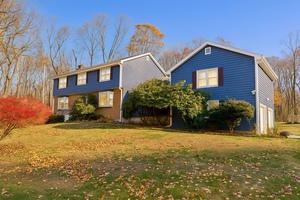 Homes for sale in Oxford, CT | 7 Council Dr, Oxford, CT 06478 | MLS# 24126038