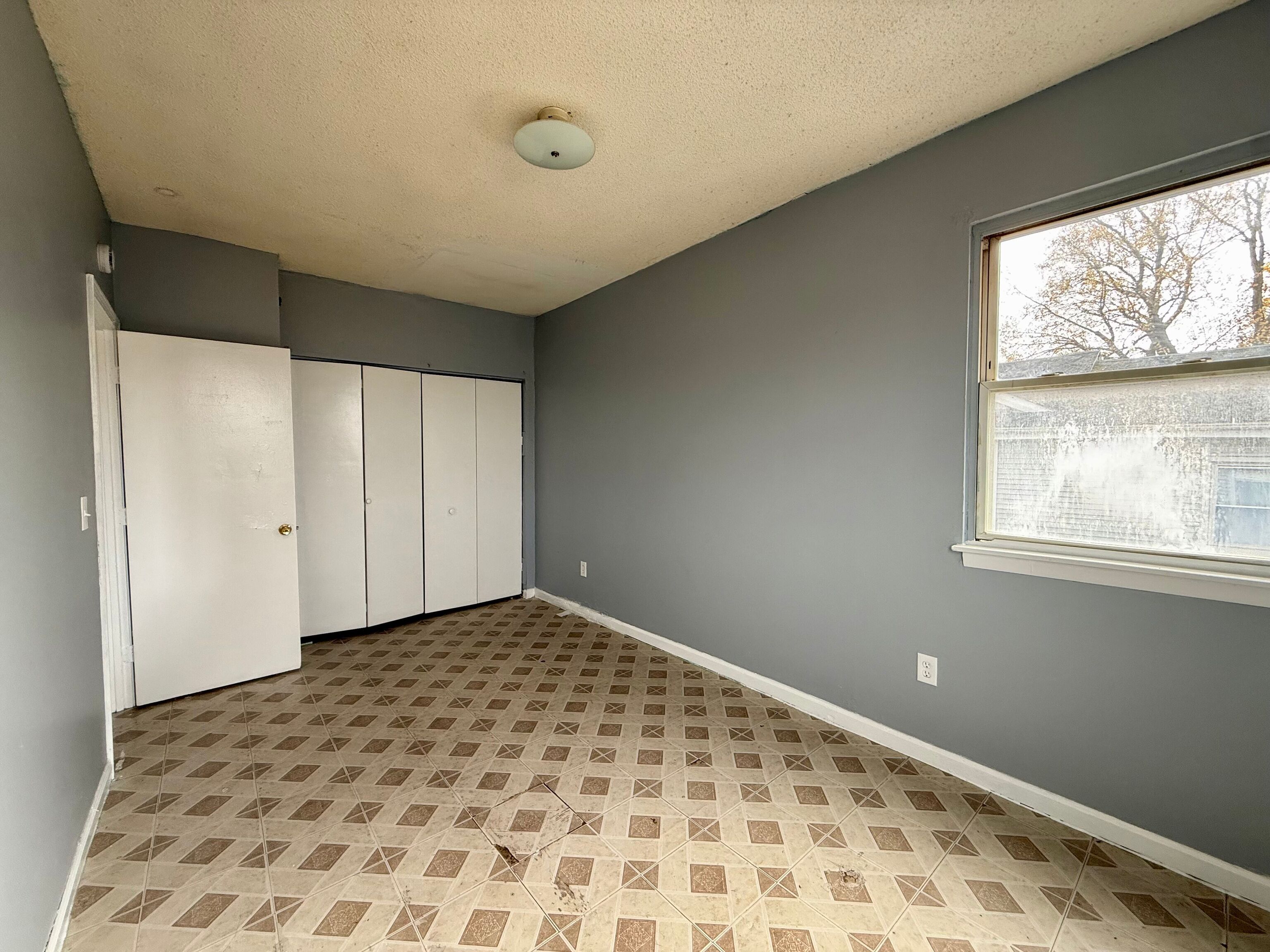 Photo 8 of 132 Locust Street, Waterbury, CT