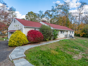 Homes for sale in Stamford, CT | 78 Trinity Pass, Stamford, CT 06903 | MLS# 24139865