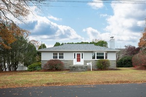 Homes for sale in Stratford, CT | 735 Chickadee Ln, Stratford, CT 06614 | MLS# 24139940