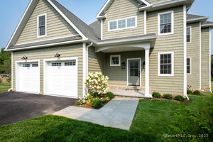 Homes for sale in Stamford, CT | 6 Walnut Ridge Ct, Stamford, CT 06905 | MLS# 24140093