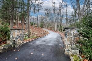 Homes for sale in Danbury, CT | 56 E Starrs Plain Rd, Danbury, CT 06810 | MLS# 24140001