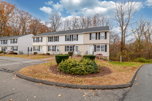 Homes for sale in Glastonbury, CT | 3 Periwinkle Ln #3, Glastonbury, CT 06033 | MLS# 24139535