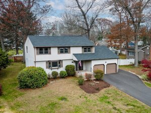 Homes for sale in East Hartford, CT | 252 Woodmont Dr, East Hartford, CT 06118 | MLS# 24138954