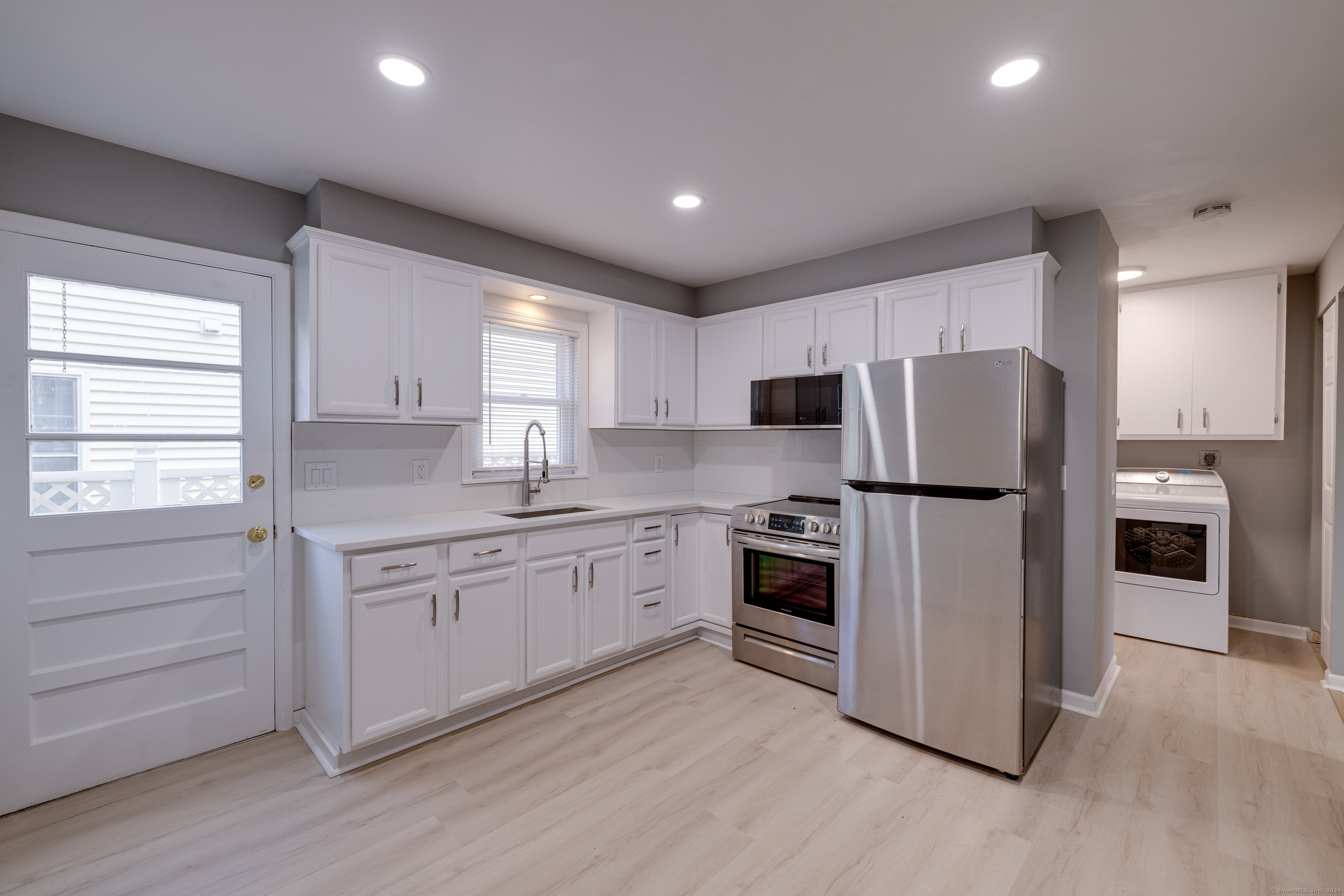 151 Seaside Avenue, Stamford, Connecticut photo 1