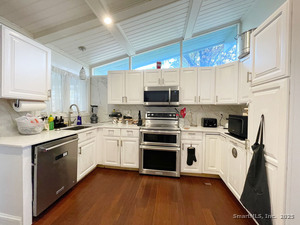 Homes for sale in Brookfield, CT | 1 Bayberry Dr, Brookfield, CT 06804 | MLS# 24131415