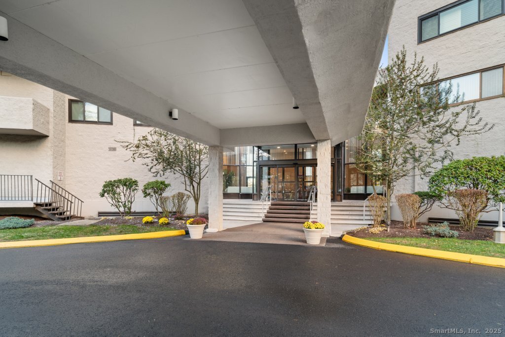 Homes for sale in Bridgeport, CT | 3200 Park Ave #11E2, Bridgeport, CT 06604 | MLS# 24139942