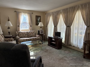 Homes for sale in Montville, CT | 21 Ridge Dr, Montville, CT 06382 | MLS# 24140089