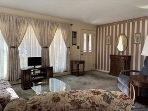 Homes for sale in Montville, CT | 21 Ridge Dr, Montville, CT 06382 | MLS# 24140089