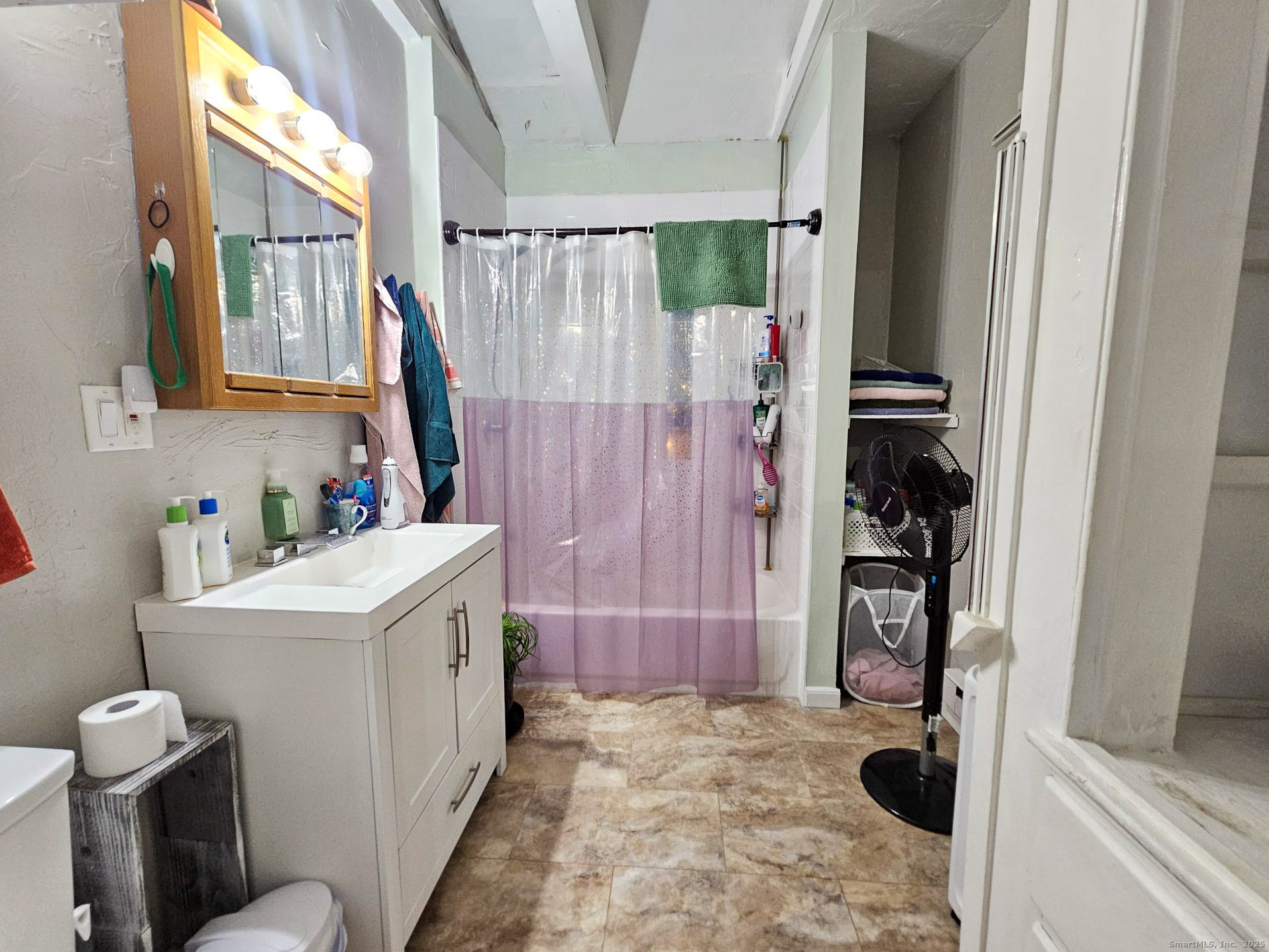 204 Broad, Meriden, 06450, 2 Bedrooms Bedrooms, 0 ,1 BathroomBathrooms,Residential Rental,For Sale,Broad,0,24140313