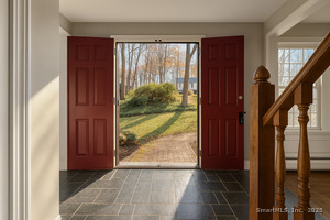 Homes for sale in Oxford, CT | 18 Carriage Dr, Oxford, CT 06478 | MLS# 24139240