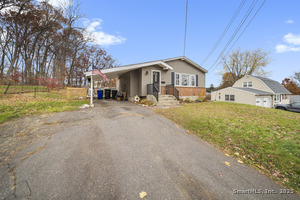 Homes for sale in Windsor Locks, CT | 19 Thomas St, Windsor Locks, CT 06096 | MLS# 24140156