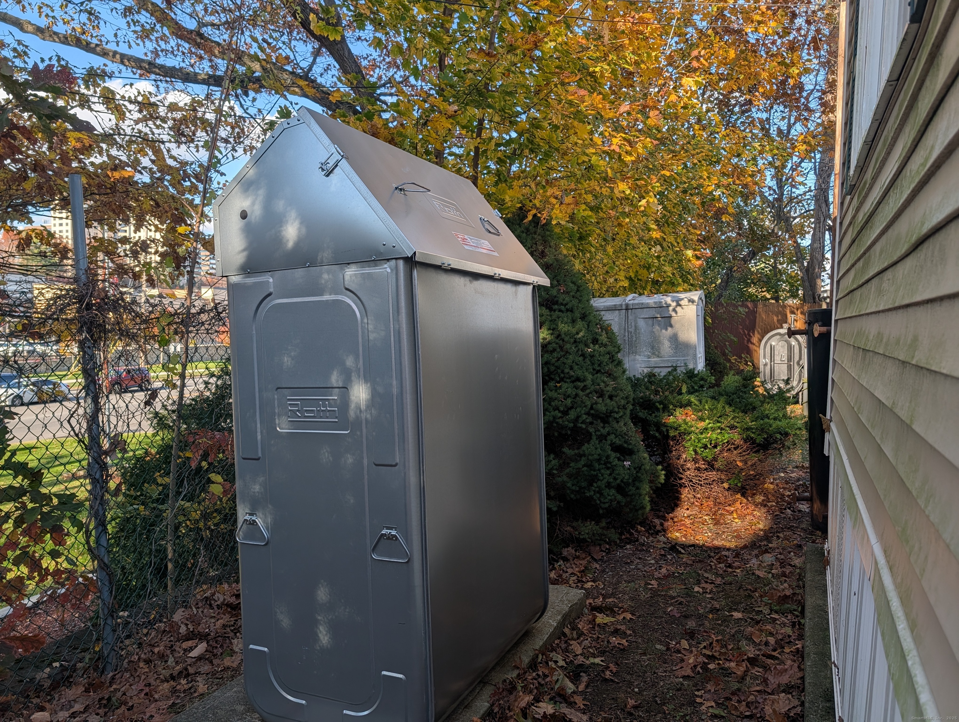 Homes for sale in Shelton, CT | 12 Horseshoe Dr, Shelton, CT 06484 | MLS# 24140408