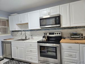 Homes for sale in West Haven, CT | 31 West Walk Walk #31, West Haven, CT 06516 | MLS# 24140184