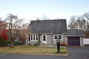 Homes for sale in Naugatuck, CT | 236 Bluebird Dr, Naugatuck, CT 06770 | MLS# 24140401