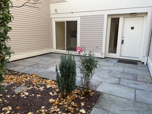 Homes for sale in Darien, CT | 8 Sedgwick Village Ln, Darien, CT 06820 | MLS# 24138189