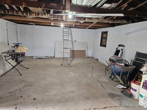 Homes for sale in East Haven, CT | 16 Vista Dr, East Haven, CT 06512 | MLS# 24140534