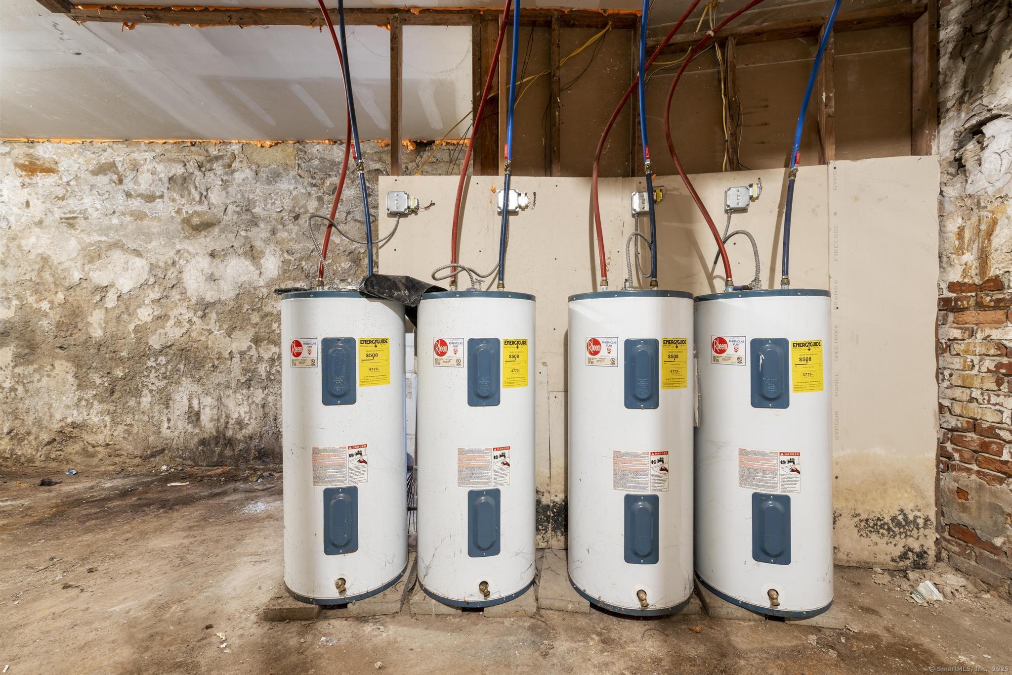 31 Whittier, Bridgeport, 06605, 16 Bedrooms Bedrooms, 0 ,8 BathroomsBathrooms,Multi-family For Sale,For Sale,Whittier,0,24140714