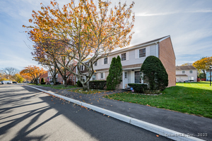 Homes for sale in Milford, CT | 15 Greenwich Way #15, Milford, CT 06460 | MLS# 24140628