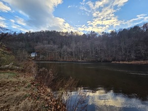 Homes for sale in Southbury, CT | 225 Manor Rd, Southbury, CT 06488 | MLS# 24140751