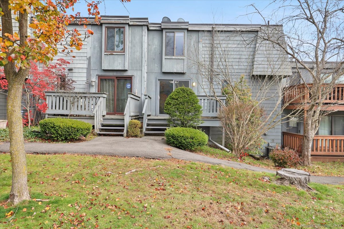 Homes for sale in Middletown, CT | 3 Trolley Crossing Ln #3, Middletown, CT 06457 | MLS# 24140770