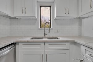 Homes for sale in Middletown, CT | 3 Trolley Crossing Ln #3, Middletown, CT 06457 | MLS# 24140770