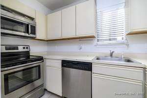 Homes for sale in Stamford, CT | 2437 Bedford St #G7, Stamford, CT 06905 | MLS# 24139523