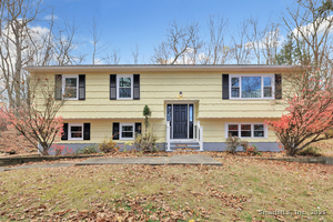 Homes for sale in Oxford, CT | 76 Dorman Rd, Oxford, CT 06478 | MLS# 24140878