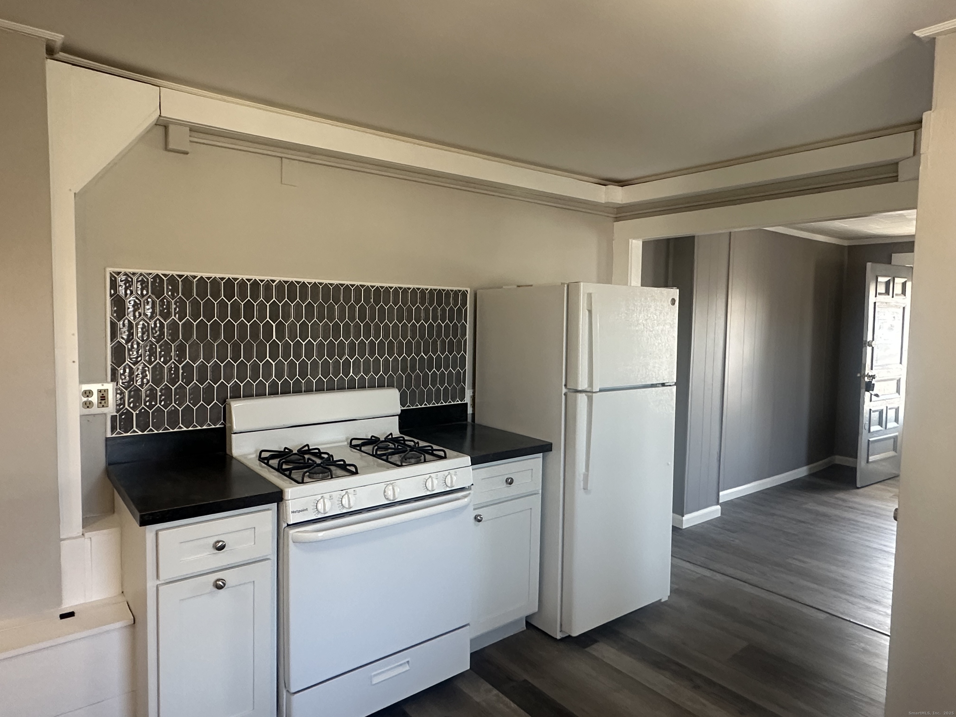 Photo 3 of 16 Lake Street, Middletown, CT