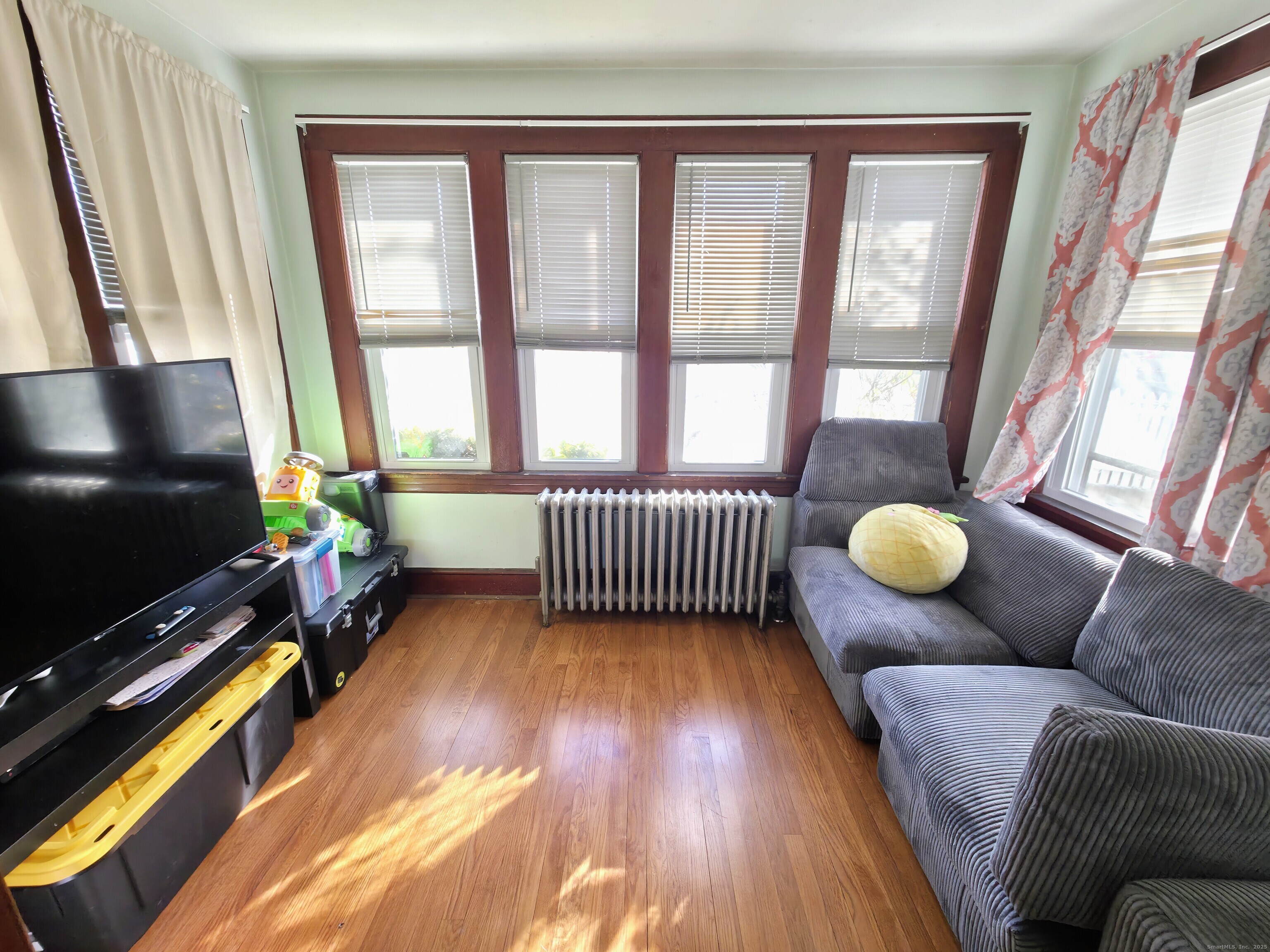 6 Couch, Norwalk, 06854, 3 Bedrooms Bedrooms, 0 ,1 BathroomBathrooms,Single Family For Sale,For Sale,Couch,0,24136403