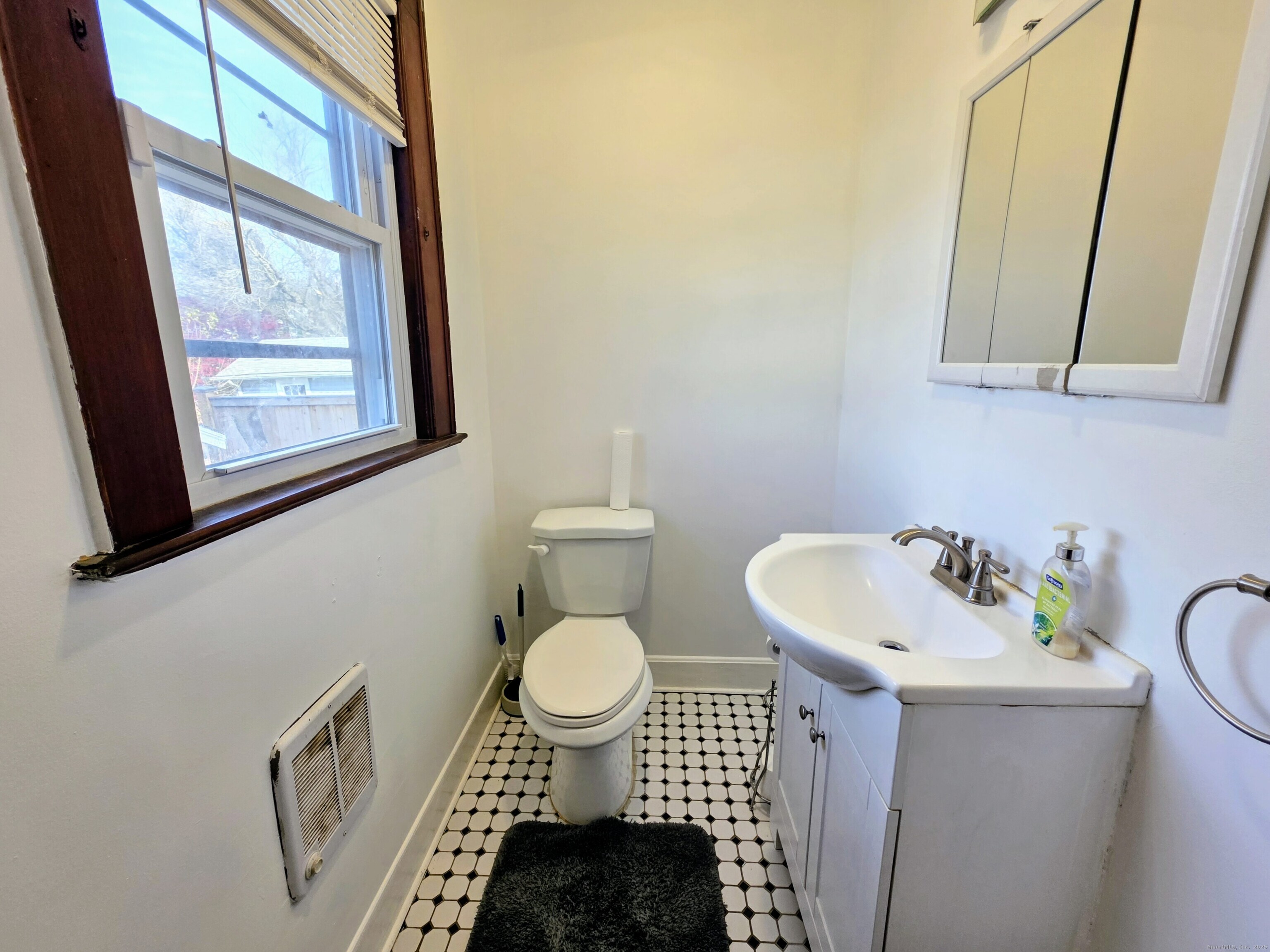 6 Couch, Norwalk, 06854, 3 Bedrooms Bedrooms, 0 ,1 BathroomBathrooms,Single Family For Sale,For Sale,Couch,0,24136403