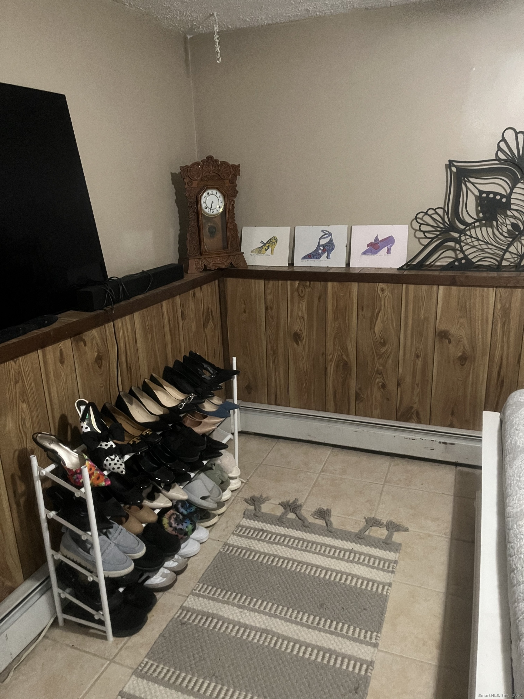 Homes for sale in Wallingford, CT | 80 School House Rd, Wallingford, CT 06492 | MLS# 24140963