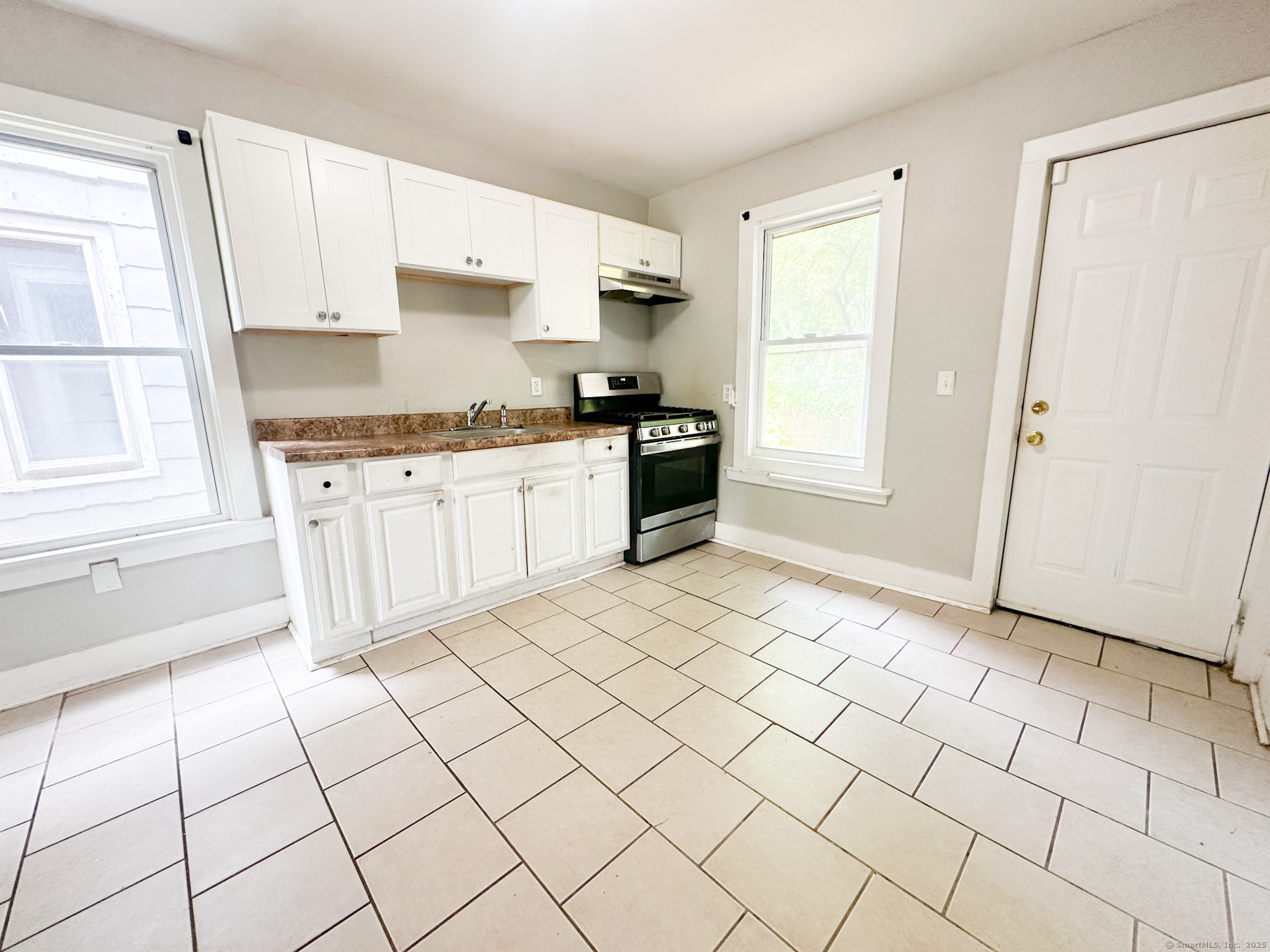 Photo 6 of 666 Orchard Street, New Haven, CT