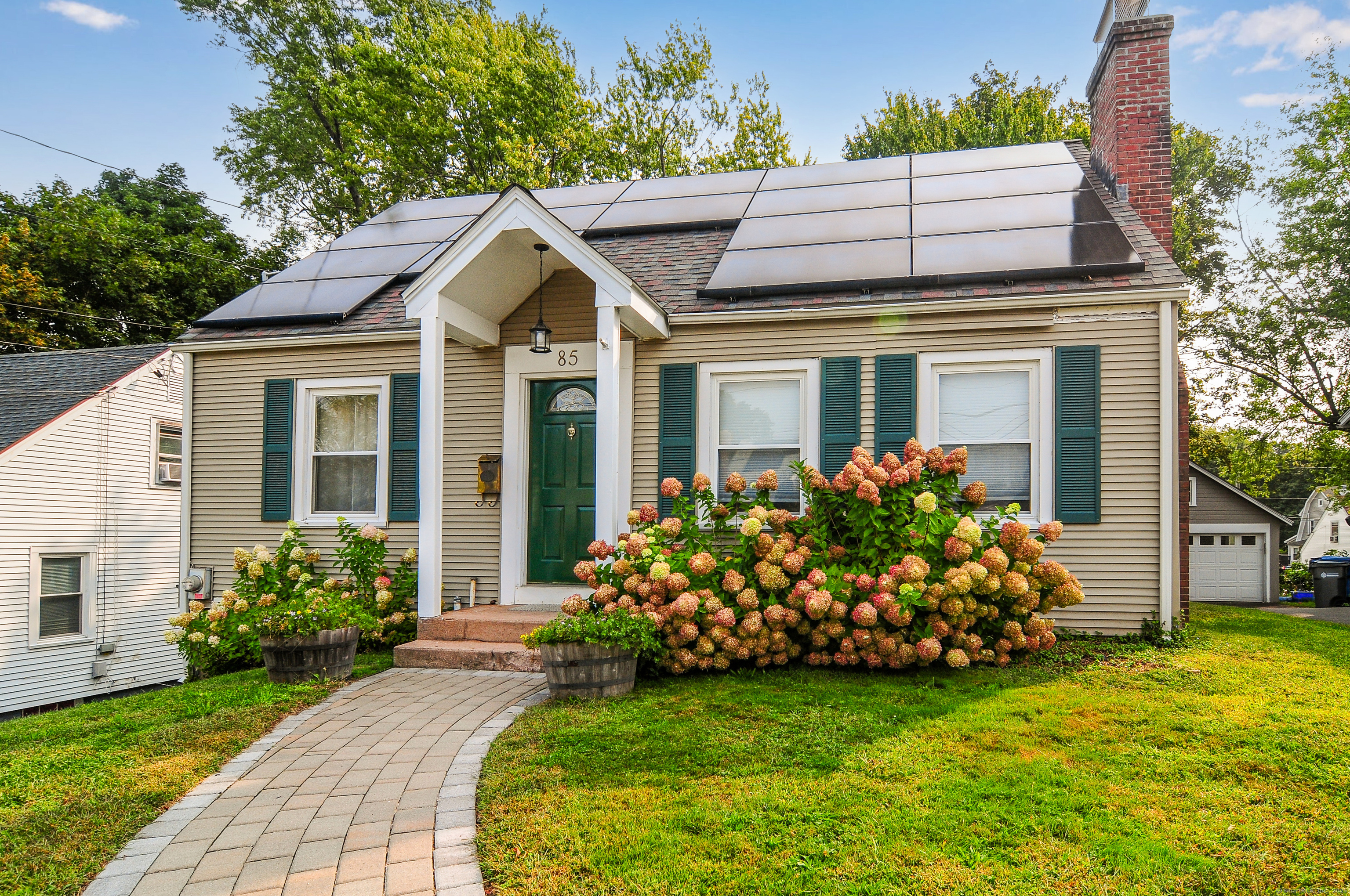 Homes for sale in Manchester, CT | 85 Benton St, Manchester, CT 06040 | MLS# 24141212