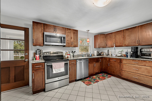 Homes for sale in West Hartford, CT | 47 Flagg Rd, West Hartford, CT 06117 | MLS# 24138596