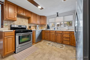 Homes for sale in Manchester, CT | 9 Cook St, Manchester, CT 06040 | MLS# 24139458